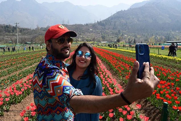 Luxurious Kashmir Honeymoon Trip.