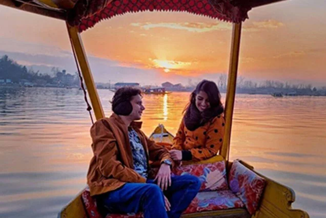 Charming Kashmir Tours for Couples.
